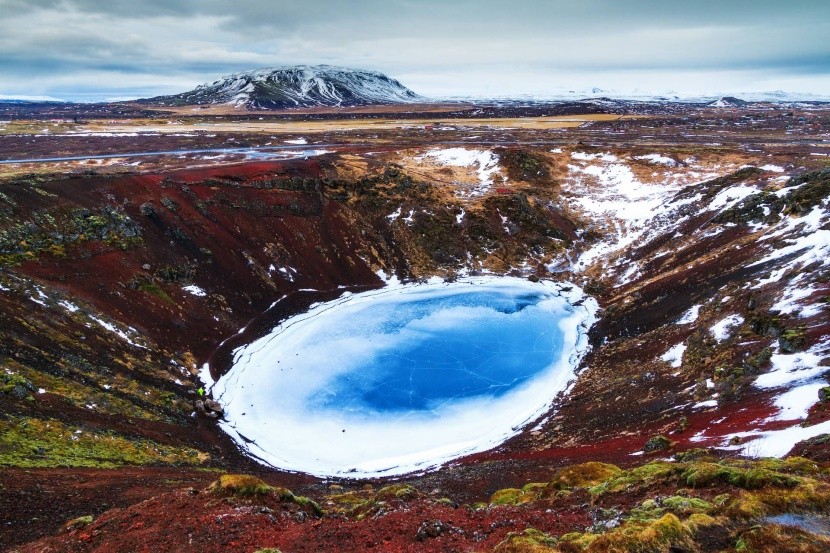 Kráter a jezero Kerid