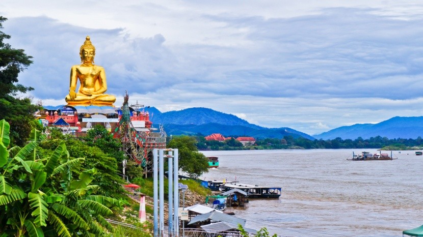 Zlatý Buddha na březích Mekongu
