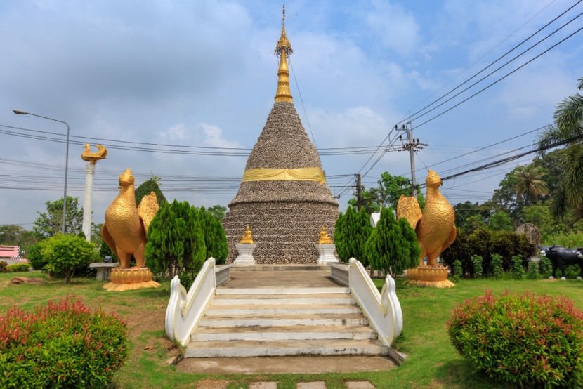 Ústřicová pagoda Wat Chedi Hoi v Thajsku