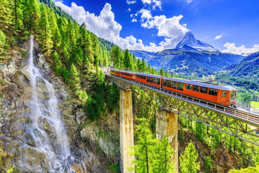 Panoramatické vlaky ve Švýcarsku