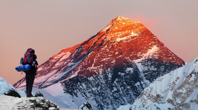 Východ slnka pri výšlape na Everest