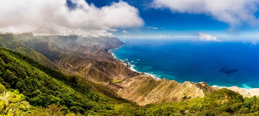 Hory, pláž a moře na Tenerife