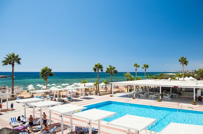 Hotelowe atrakcje u wybrzeży Cypru