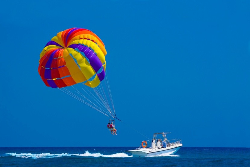 Parasailing na ostrově Rhodos