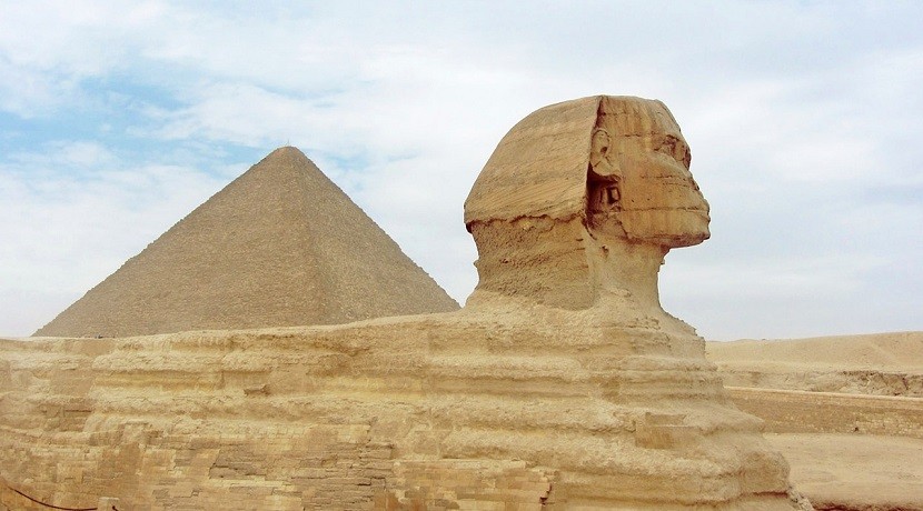 Sfinks i piramida w Gizie