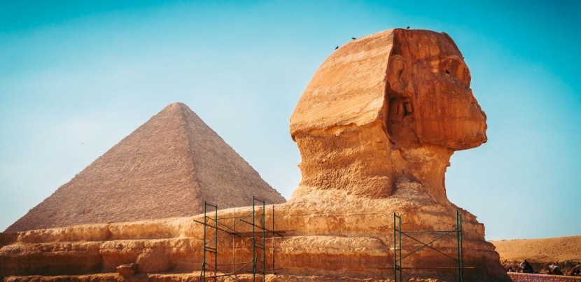 Sfinks koło piramid w Gizie