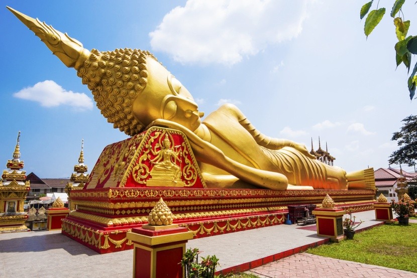 Socha Buddhy ve Vientiane, Laos