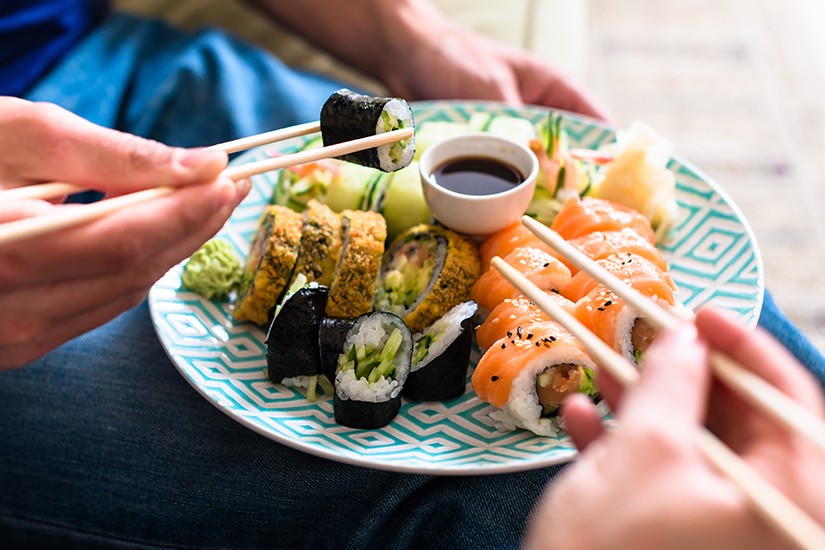 Sushi nyers hallal és zöldséggel