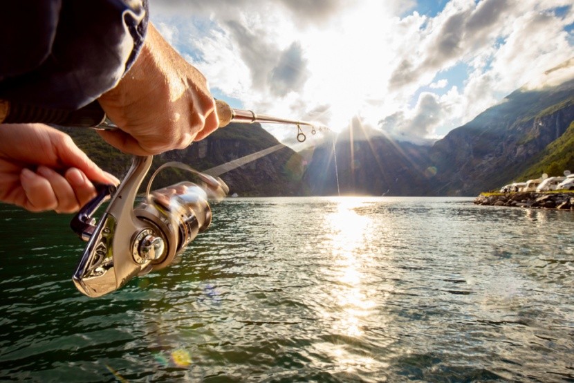Rybaření na jezeře v Norsku