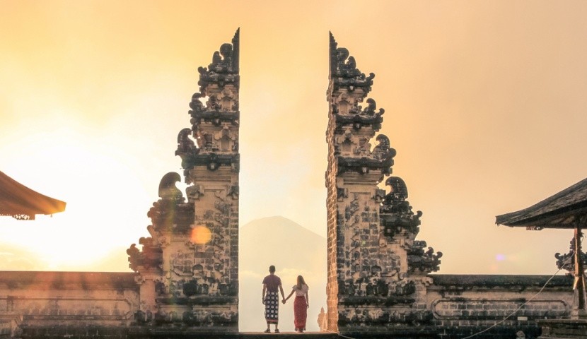 Západ slunce v Pura Lempuyang, Bali