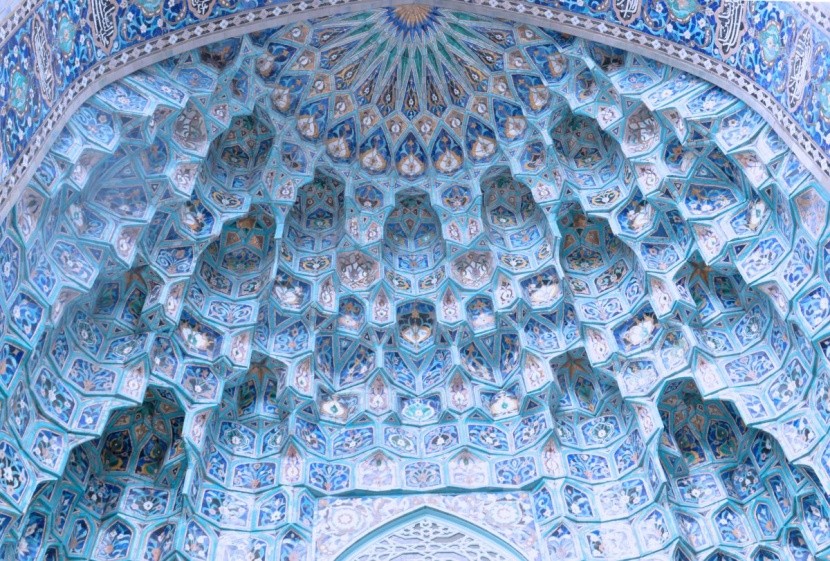 Wnętrze błękitnego nmeczetu w Turcji