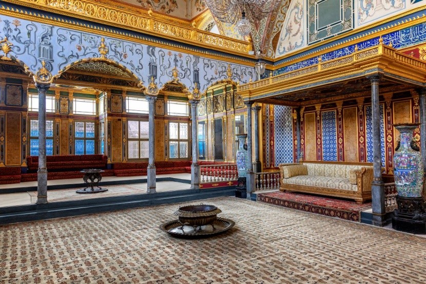 Sypialnia w pałacu Topkapi w Turcji