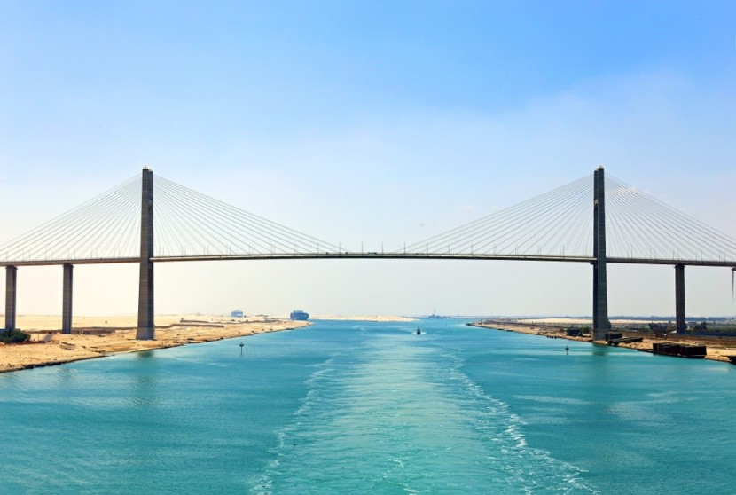 Most nad Suezským průplavem