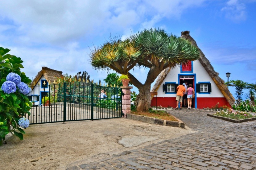 Tradiční dřevěné domky v Santana, Madeira