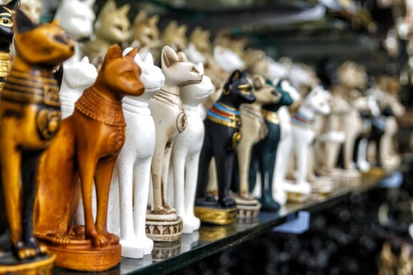 Egipskie figurki kotów - pamiątki