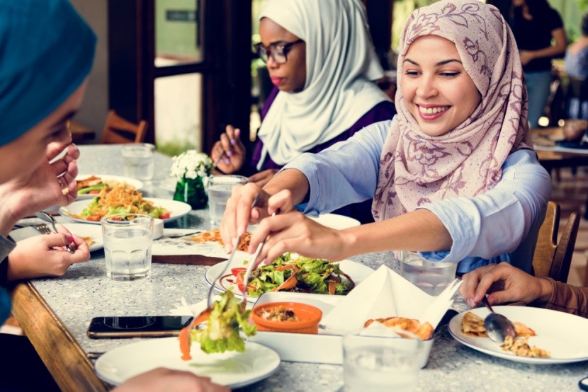 Oběd v arabské restauraci