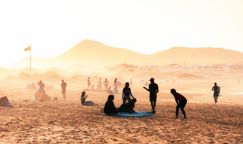 Surfaři na Playa Famara, Lanzarote