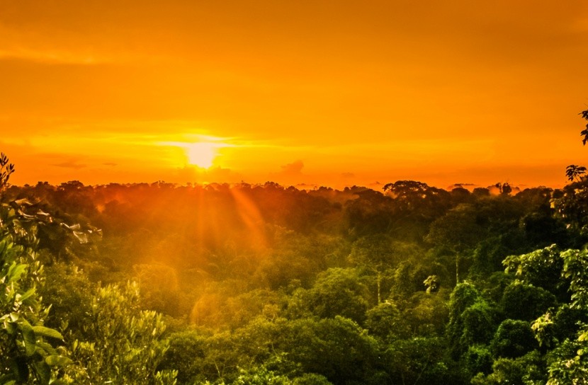 Západ slunce nad Amazonským pralesem