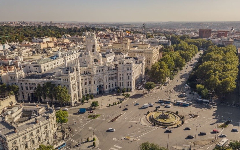 Okazałe place i zielone parki Madrytu