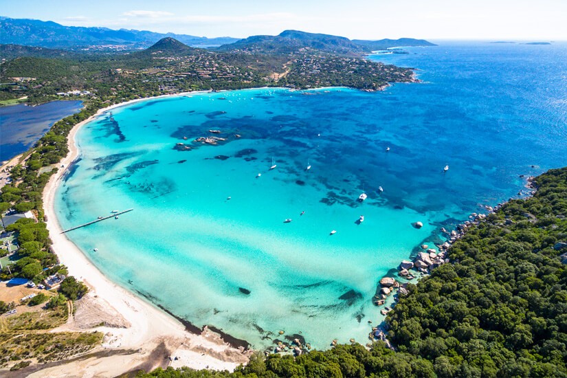 Élvezzétek a nyarat Santa Giulia strandján!