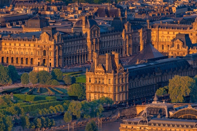 Louvre při západu slunce