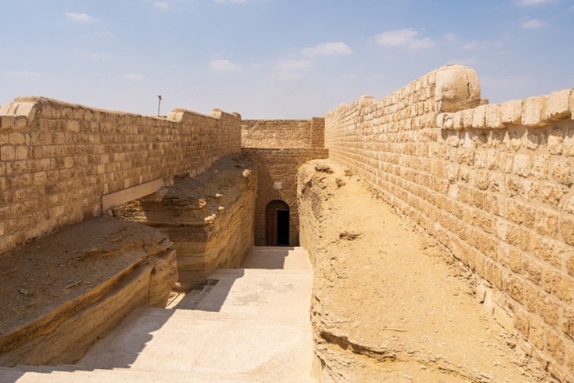 Wejście do Serapeum