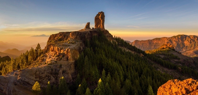Roque Nublo o zachodzie słońca