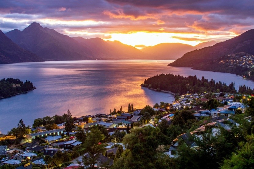 Jezero Wakatipu v Queenstown, Nový Zéland