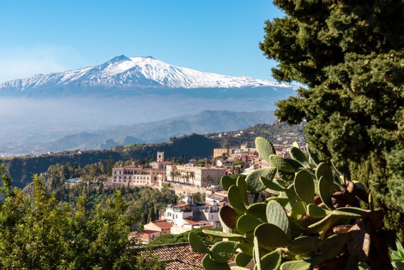 Etna poblíž města Taormina, Sicílie