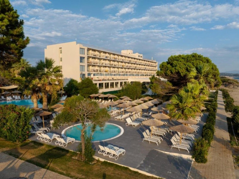 Hotel Ninos Grand Beach Resort 
