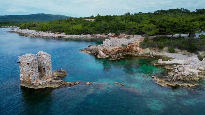 Malebné ruiny starého přístavu, Skyros