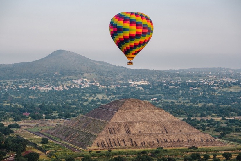 Lot balonem nad Teotihuacán