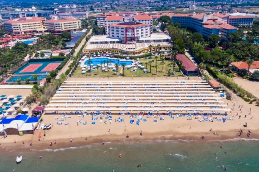 Cesars Resort Side