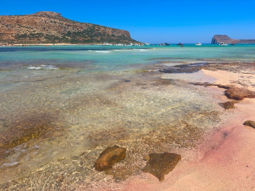 Różowy piasek na Balos