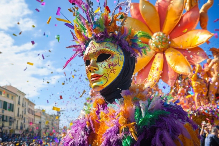Díszes maszkok a nizzai karneválon