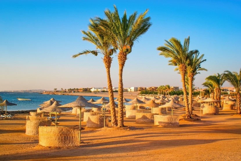 plážová ohoda u Rudého moře, Egypt