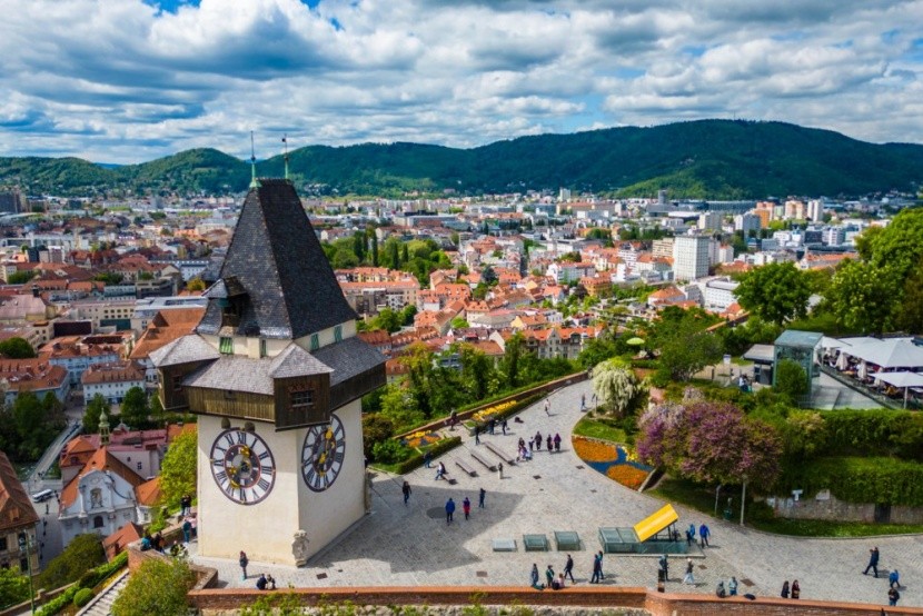 A Schlossberg domb óratornya