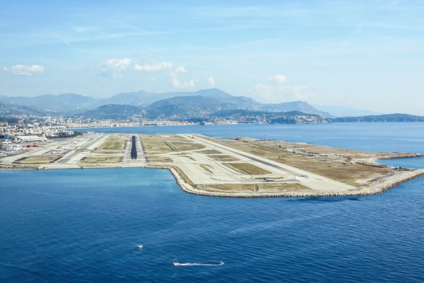 A nizzai kifutópálya látképe