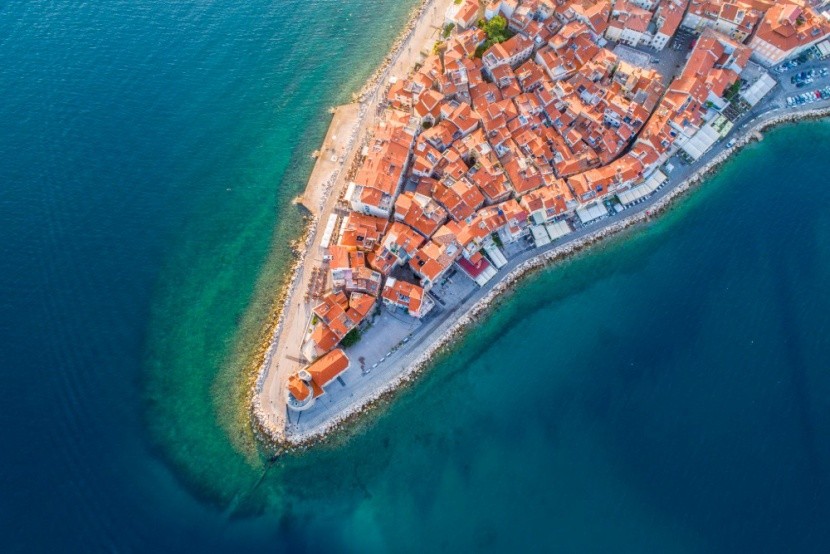 A szlovéniai Piran tengerpartja