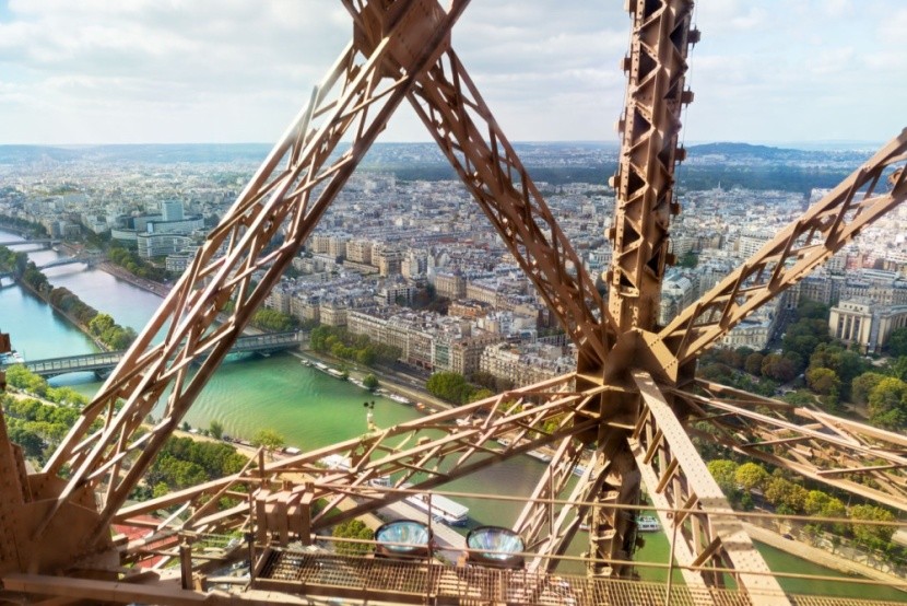 výhled z Eiffelovy věže na Paříž