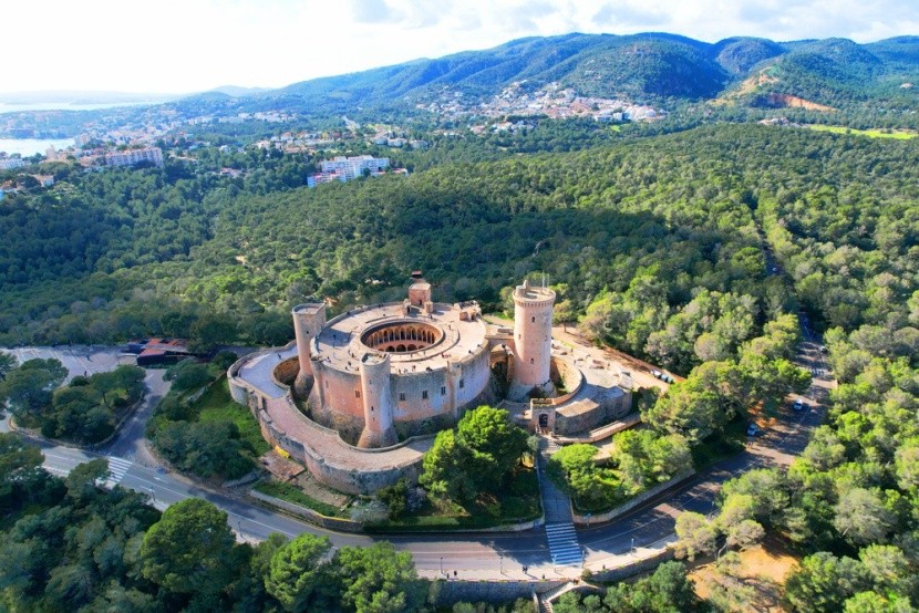 Zamek Bellver z lotu ptaka