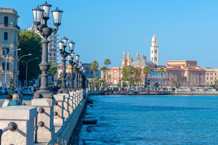 Bari híres tengerparti sétánya