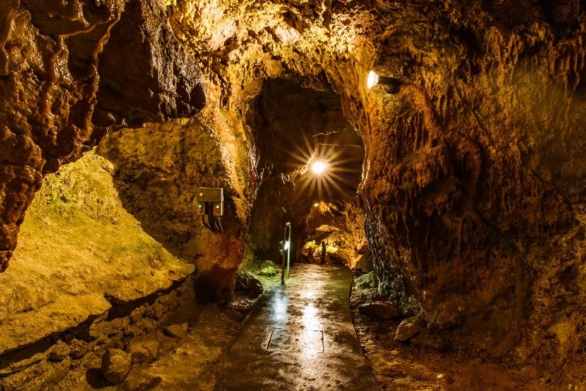 Barlangtúra a cseppkövek birodalmába