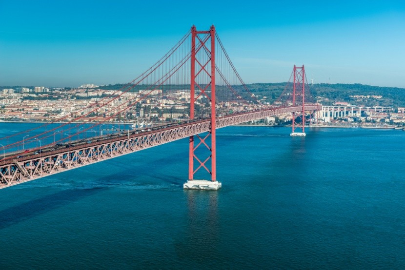 most 25. dubna, Lisabon