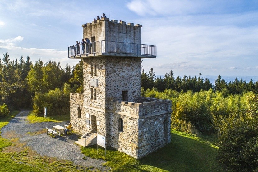 Írott-kő kilátója a Kőszegi-hegységben