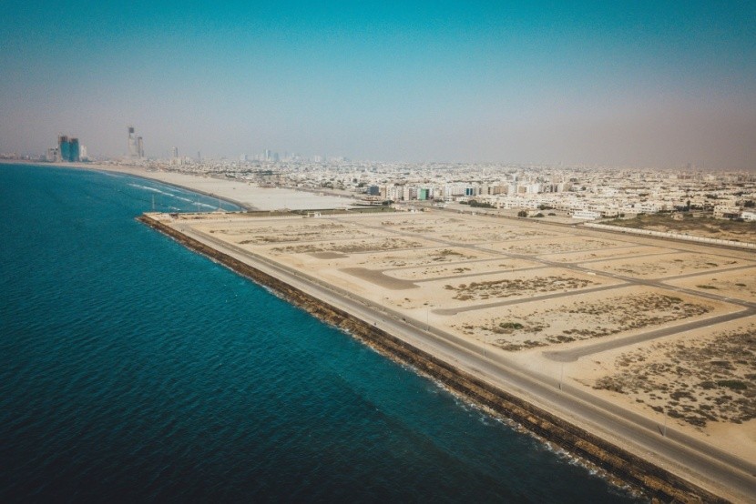 Karáčí beach s městem v pozadí