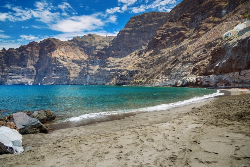 Klify Los Gigantes i plaża Playa de los Guios