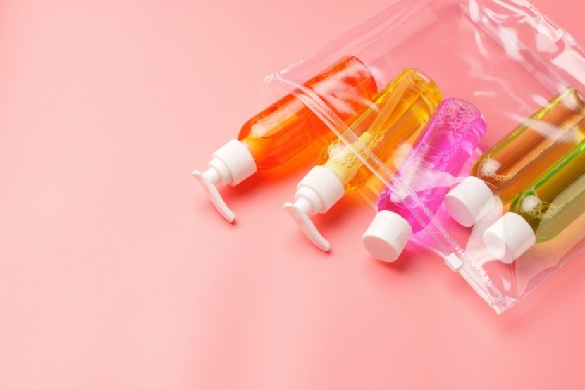 Kosmetyki w przezroczystej kosmetyczce