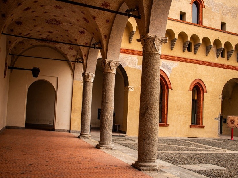 Dziedziniec w Castello Sforzesco
