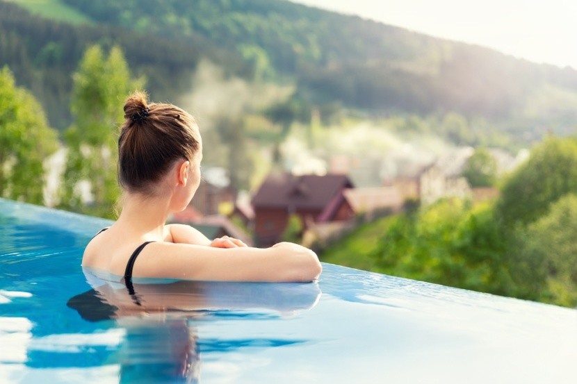 infinity pool, švýcarské Alpy